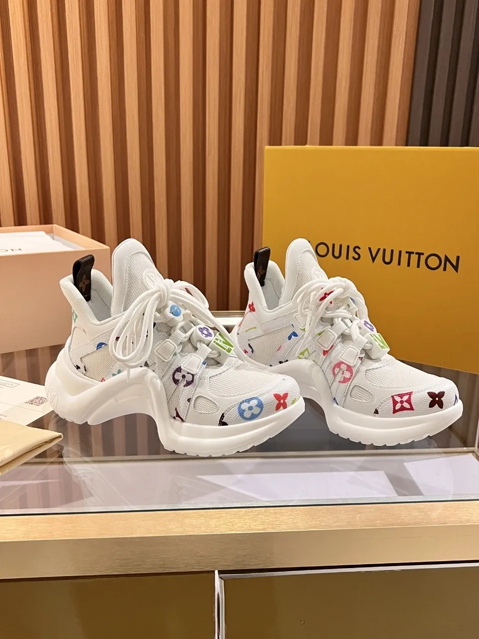 👟👟Ex-factory price 720👟👟 This three-color LV is different. 2025 new Murakami Takashi co-branded black three-color LV fancy button model Archlight donkey brand hardware casual sports dad shoes with an increased heel height of about 5.5cm, 35-41 white letter buckle